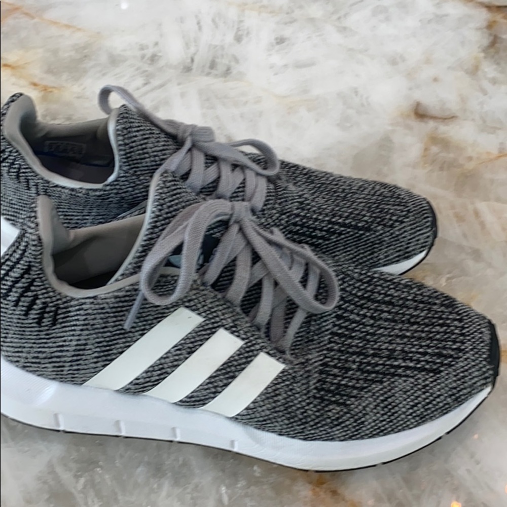 Men’s ADIDAS Size 7